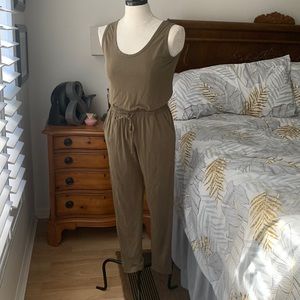 (SOLD)Olive green romper. Size small.